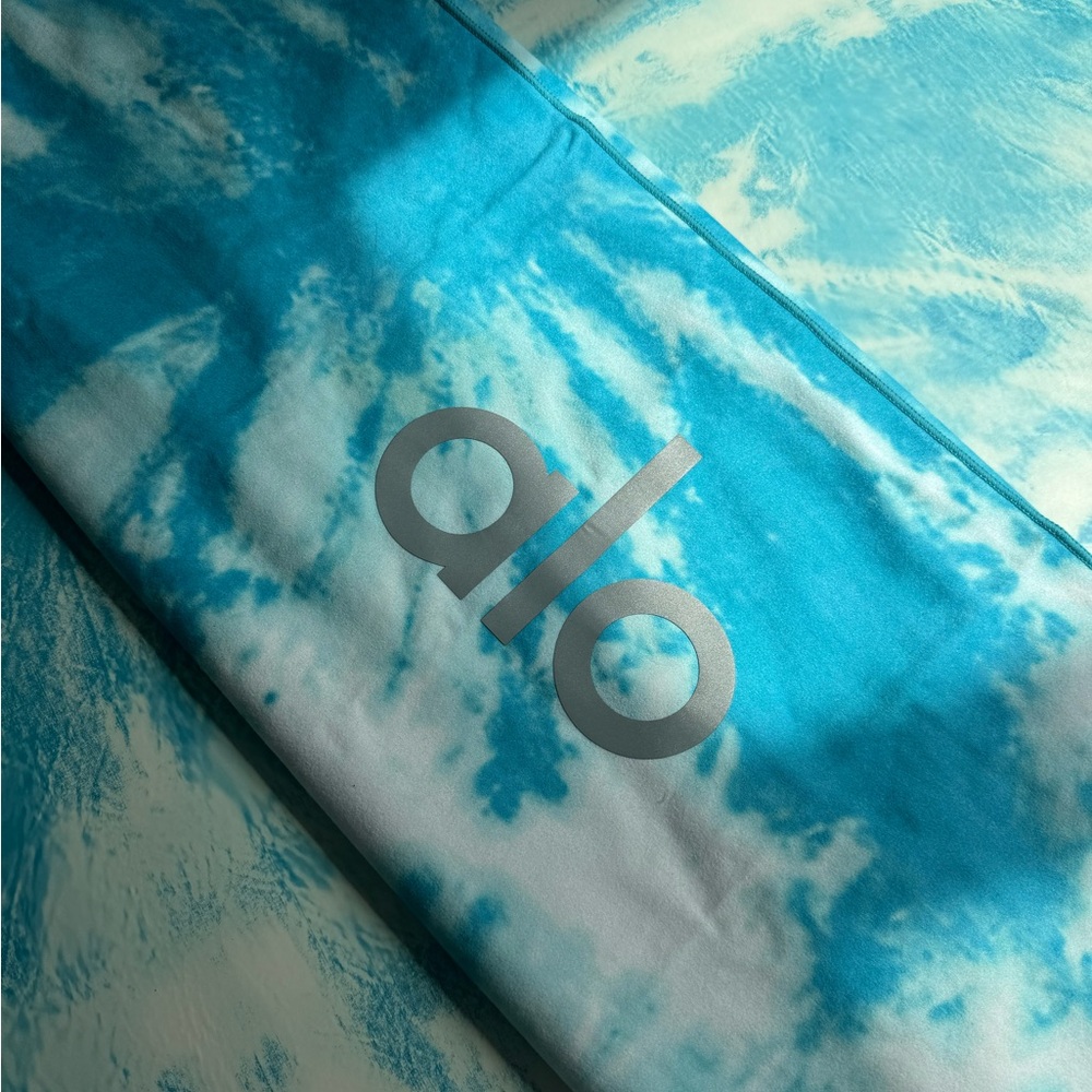 Alo Blue Tie-Dye Yoga Mat - Picture 3 of 3